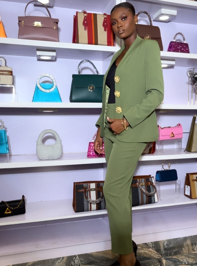 Classy Three Gold Flower Buttoned Set - Code 562